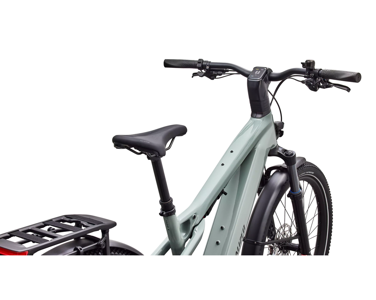 Specialized Turbo Vado 3 X 4.0 2027 - Gloss Agave Grey / Oak Green Metallic / Brushed Chrome Decal – Herstelleransicht 4