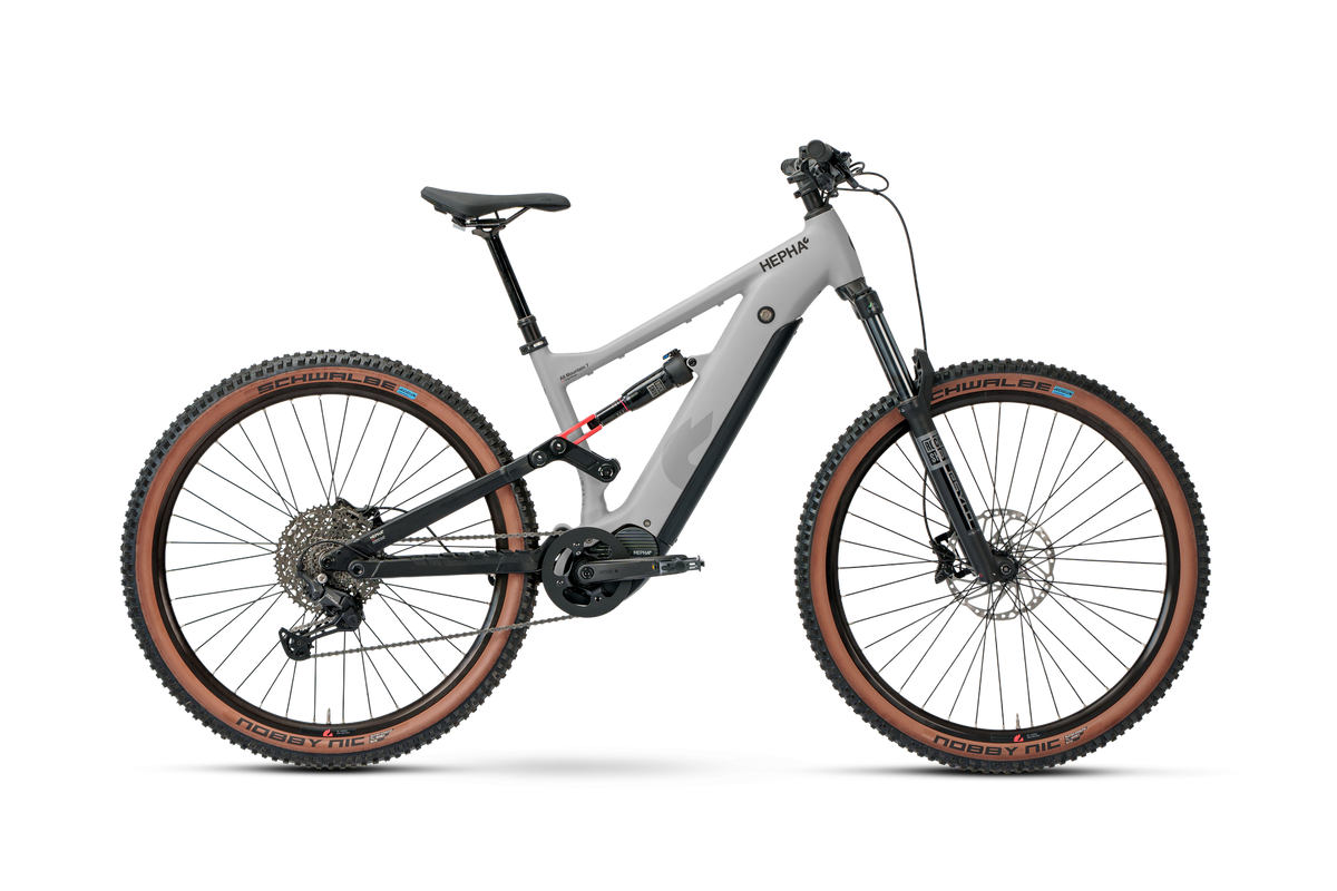 HEPHA – All Mountain 7 Alloy Long Range – Mid Grey – High Step – 2027, Fahrrad, Modelljahr 2027, in Mid Grey, Seitenansicht