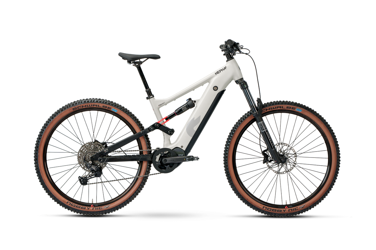 HEPHA – All Mountain 7 Alloy Performance – Light Grey – High Step – 2027, Fahrrad, Modelljahr 2027, in Light Grey, Seitenansicht
