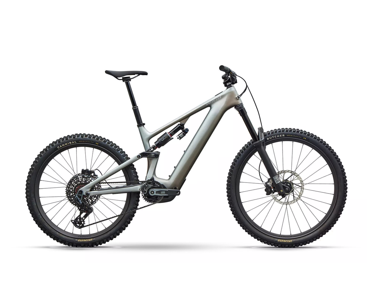 Specialized Levo 4 EVO Pro 2027 - Satin Shadow / Silver Dust, Seitenansicht auf weißem Hintergrund