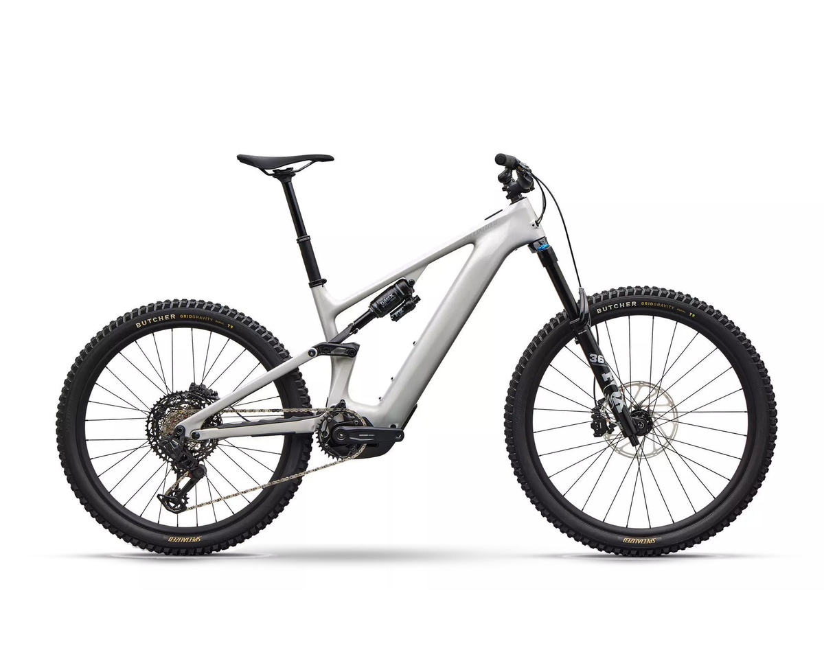 Specialized Turbo Levo 4 Comp 2027 - Gloss Dolomite / Shadow Silver, Seitenansicht auf weißem Hintergrund
