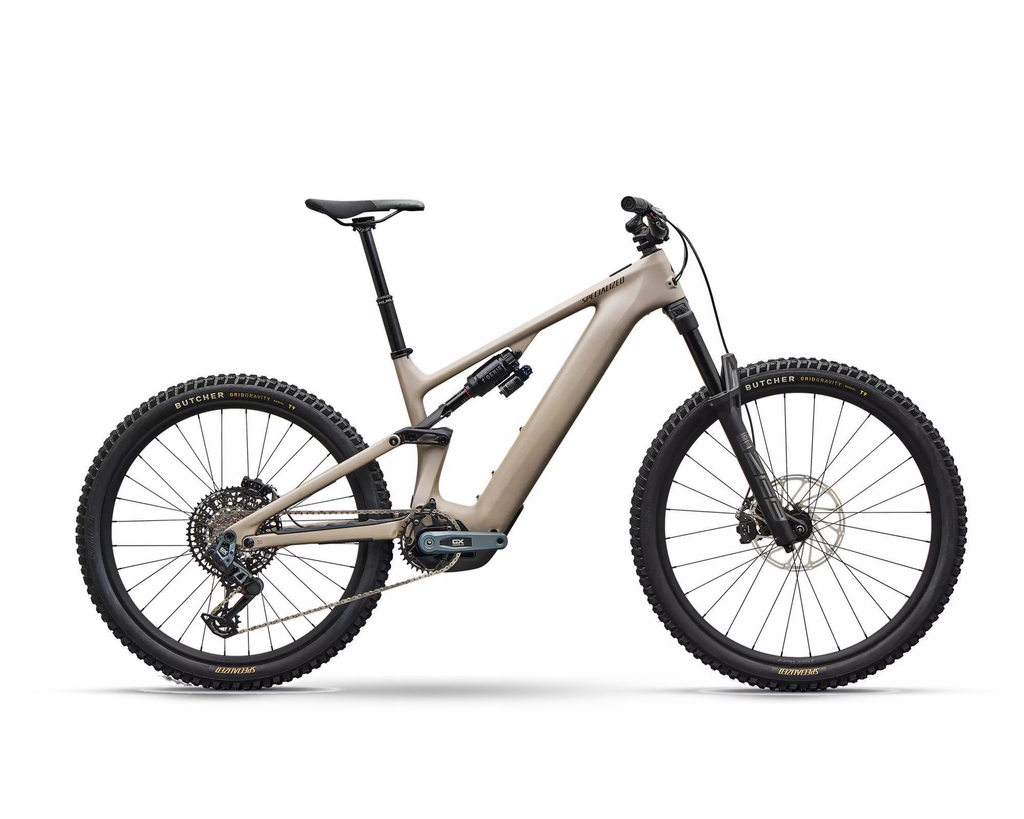 Specialized Turbo Levo 4 Expert 2027 - Satin Sandstone Metallic / Burnt Gold Metallic, Seitenansicht auf weißem Hintergrund