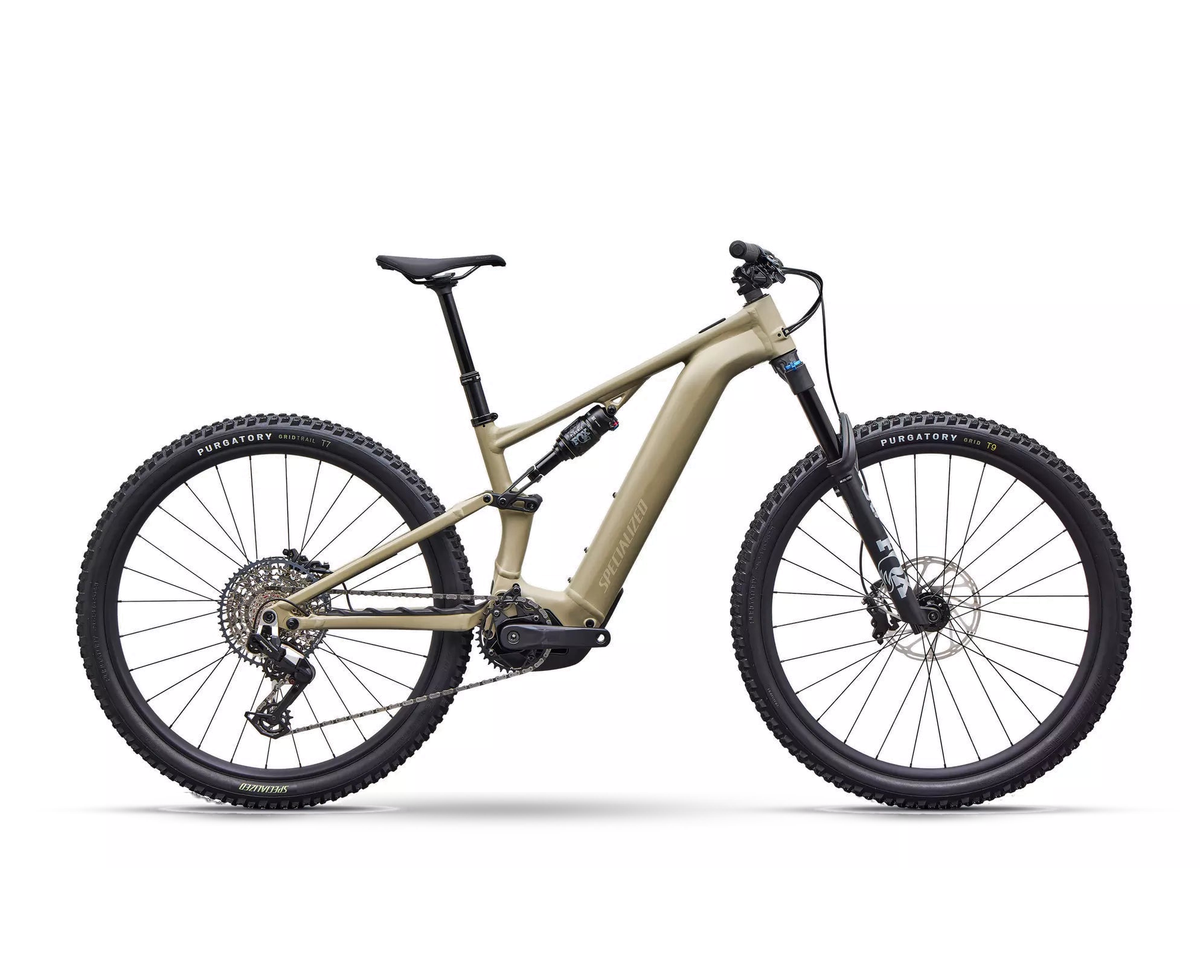 Specialized Turbo Levo R Comp Alloy 2027 - Satin East Sierras / Sandstone Metallic, Seitenansicht auf weißem Hintergrund
