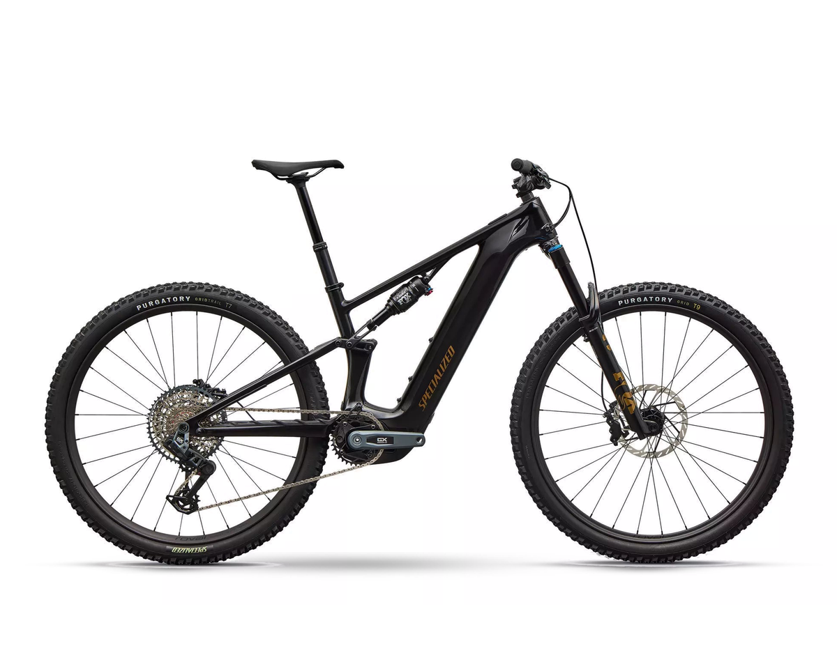 Specialized Turbo Levo R Expert 2026 - Gloss Carbon / Burnt Gold Metallic, Seitenansicht auf weißem Hintergrund