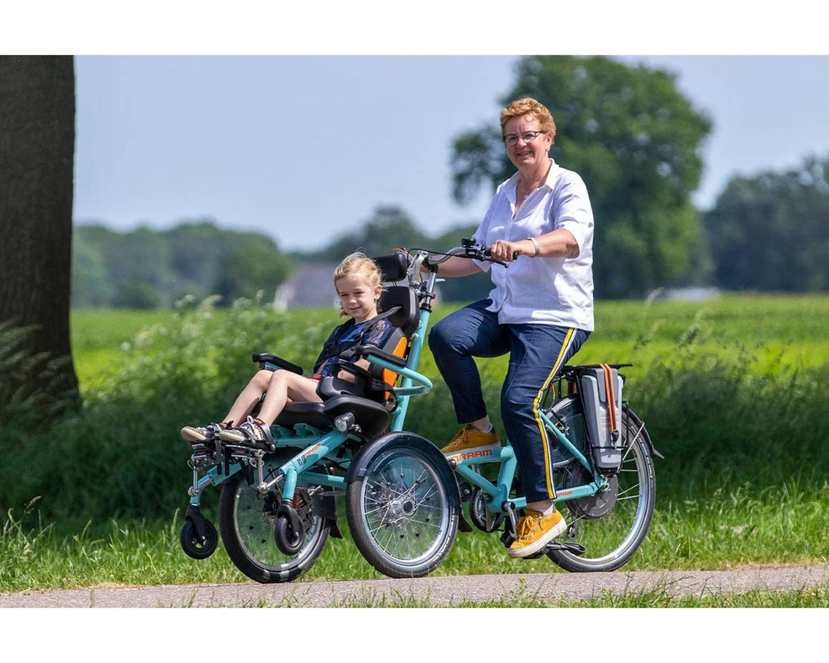 Mit dem Van Raam OPair gemeinsam an der frischen Luft. Abgebildete Ausstattung kann abweichen.